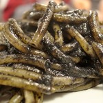 バール ェ トラットリア ピュ ルンゴ - ネロディセッピアのスパゲティ