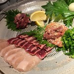 Torimori - 刺身の盛合せ。ムネ肉、ズリ、ハツ、肝の4種。