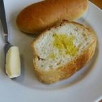 洋食屋 UNZO - パスタに付くパン