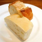ワイン食堂 フレール - ランチセット 1080円 のパン