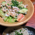 Hori Hori - 蒸し鶏と有機野菜のゴマドレサラダ＆ごま油風味のナムル