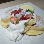 Shiawase No Pankeki - 国産いちごのストロベリーチーズフォンデュパンケーキ