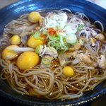 そば処 大和 - 鶏もつそばのアップ