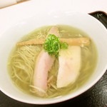 麺や 維新 - 三種の地鶏の中華そば（塩）