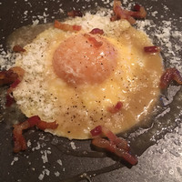 S'ACCAPAU - 目玉焼きみたいな卵黄のラビオリとパンチェッタ