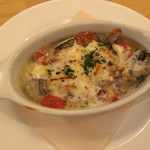 Miele - 志度産牡蠣とトマトとチーズのオーブン焼き