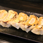 東京豚骨 男麺 - 自家製餃子