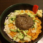 じゃじゃ麺と酒の肴 喜作 - 赤白じゃじゃ麺（特大）