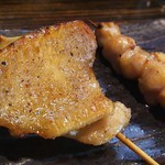 Yakitori Rettori - 串の盛合せ8本1040円の手羽先とボンジリ