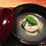 カモシヤ クスモト - 白味噌のシャンパンスープ　ごぼう大和ネギ大根人参