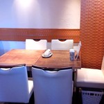 リム ロス タイ - ～リム ロス タイ～
      入り口付近のテーブル席