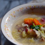 カマクラ 24セッキ - 無肥料・無農薬の旬の自然栽培野菜がたっぷり、ミレット（雑穀）、お豆も入った滋味あふれるスープ。