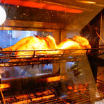 VECTOR BEER - キッチンにはロティサリーチキンのグリルマシンが