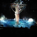 The House of Dancing Water - 大海原になったプール。帆船の上からどんどんアクロバティックなダイブが続きます。