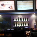 The House of Dancing Water - 入口前の売店。
