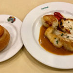 スペイン料理銀座エスペロ - パンとカワハギの鉄板焼きマリネーラソース