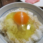 平和苑 - ご飯を頼んだら、なぜか玉子をかけられました・・・う