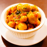 VECTOR BEER - オリーブとドライトマトのマリネ 550円