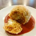 華むら - 「野菜畑ランチ」ライスコロッケ断面