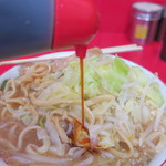 ラーメン二郎  - 醤油ダレ投下～♪