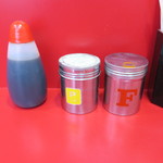 ラーメン二郎  - 卓上調味料