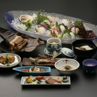 〈特選料理付き季節コース13,200円/18,700円〉（税込み）