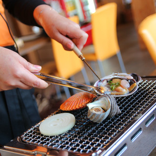 Comfortable selection style with a grill chef attached to each table.