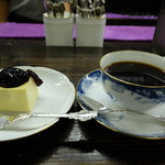 茜屋珈琲店 - コーヒーとチーズケーキです。