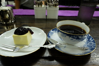 茜屋珈琲店 - コーヒーとチーズケーキです。