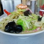 九州ラーメン友理 - ちゃんぽん、横からのショット♪野菜、けっこうな盛りです。