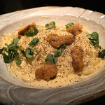 炭火とワイン 京都駅前店 - 生雲丹 大葉 カルボナーラ