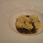 カンブーザ - 根セロリのピュレを詰めたカベレッティ　猪ラグーソース