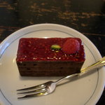 森彦 - フランボワーズソースのチョコレートケーキ