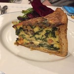 シェ シロ - 自家製サーモンホウレン草マッシュルームのキッシュ