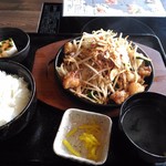 博多もつ鍋 いっぱち - ホルモン鉄板焼定食 830円 (17年1月)