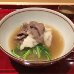 銀座 しのはら - 1番だしと熊の出汁で月の輪熊のしゃぶしゃぶ。熊の屑肉や脂から出汁をとってしゃぶしゃぶ。脂が仄かに乳化しているのと葛でトロミを軽くつけてあるのでとても濃厚な味わい。甘みでなくコクとして作用する味醂使い。