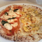 カフェ アンド バー リトゥモ - ランチセットのピザ（マルゲリータとアンデスポテト）