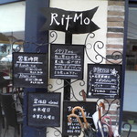 カフェ アンド バー リトゥモ - お店の入り口の看板