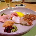 Sushi Souichi - 左から時計回り　カワハギと白子　まぐろカマ先　蛸　がす海老　剣先イカの耳　愛媛の雲丹