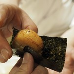 Sushi Yamazaki - 熱々の帆立海苔巻き