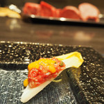 窯焼きステーキ 福田 - 和牛イチボ肉のタルタルステーキ、特製卵黄ソース