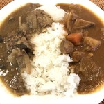 マービンズ - 左がキーマで、右がチキン