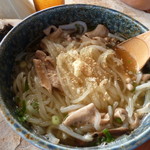 Ippukuya - 温かい麺にモツ入ってます