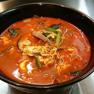 自家製唐辛子がピリっと辛くてクセになる「ユッケジャンスープ」