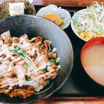 キッチンばんぶぅ - 豚マヨ丼定食  830円