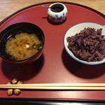 粟 - 味噌汁と古代米ご飯