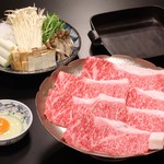 牛肉日式牛肉火锅请享用车磨屋特制的寿喜烧。