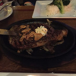 Atlantis Seafood & Steak - ガーリックステーキ