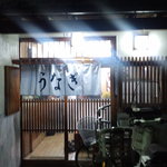 豊松 - 鰻を焼いている所が見えます