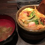 Kushidokoro Gonroku - 権鹿の親子丼、鶏のスープが付いてきます。